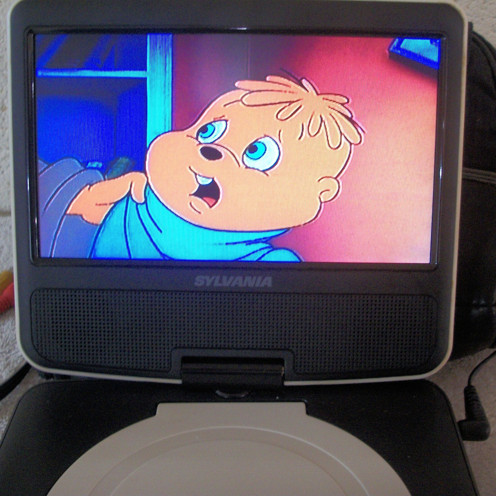 Sylvania SDVD7038ASSTPL 7Inch Portable DVD Player Swivel Screen w