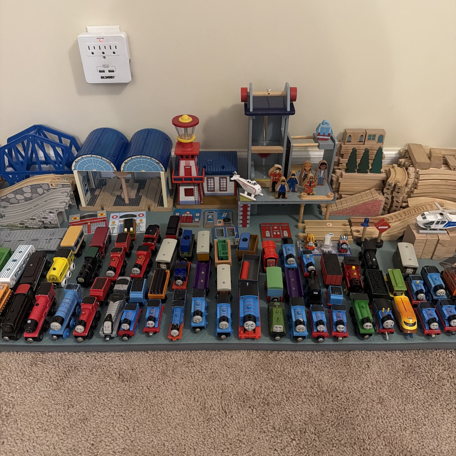 HUGE Thomas & Friends Wooden Railway 70+ Engines Tidmouth Sheds Lot