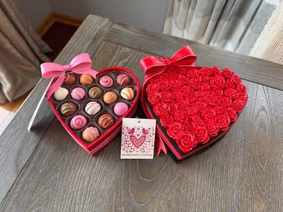 CANDY TK Maxx Valentines Day Roses & Chocolate in Heart Shaped Gift Box Decoration New