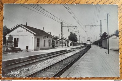 La Valbonne - La Gare - Electric train arriving at Quai - CPSM PF