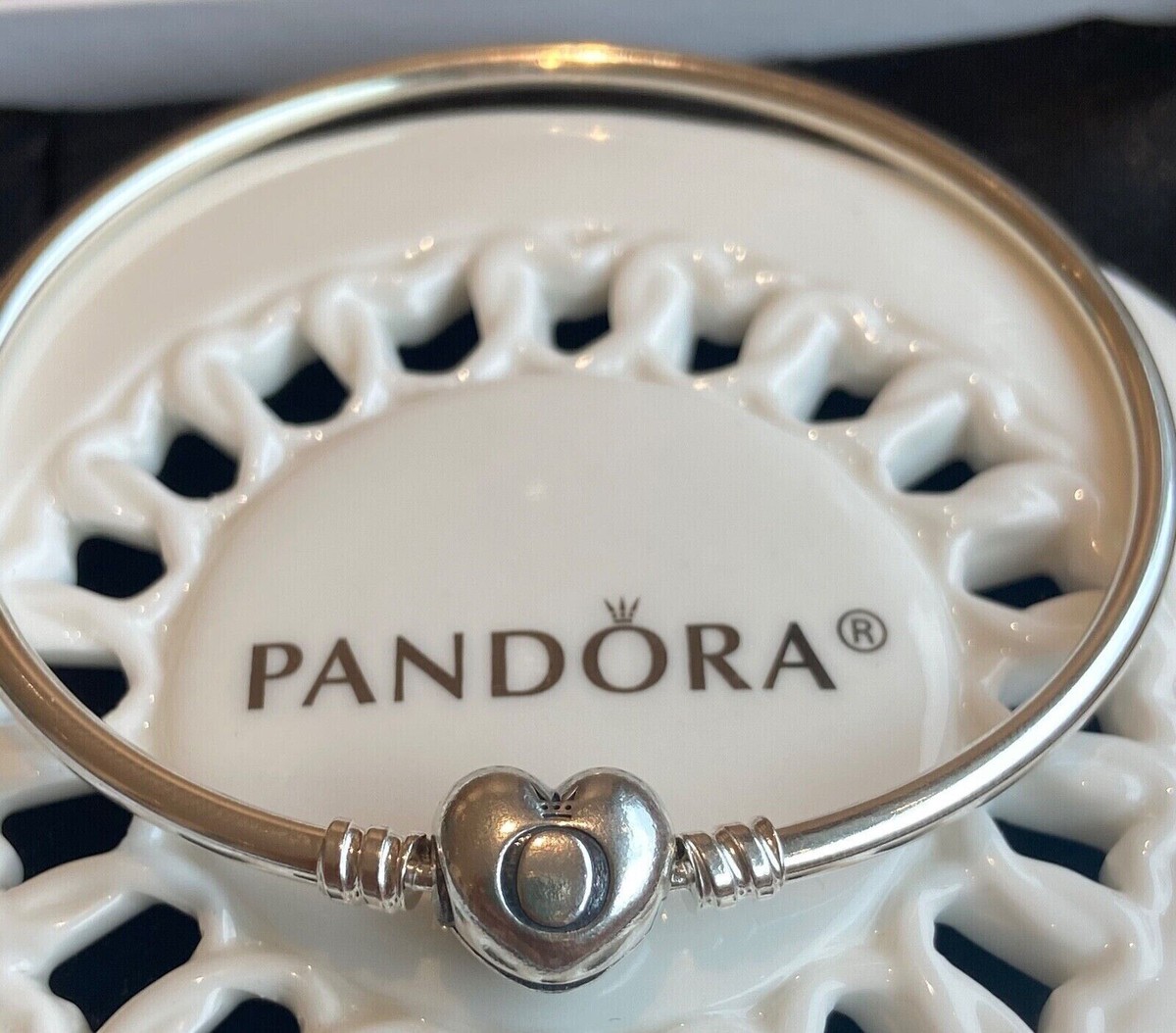Authentic Pandora MOMENTS Heart Clasp Bangle #596268