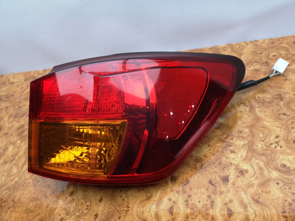 Lexus IS250 IS350 2006-2008 pasajero derecho trasero luz de freno luz de freno Foto 2 de 4