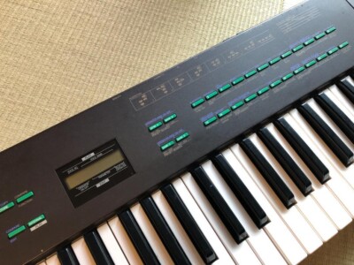 Yamaha DX27 Digital Synthesizer Keyboard Black keyboard Music