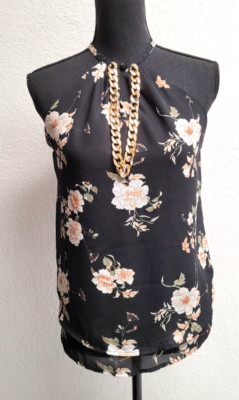 Justify Top (S) Black Floral. Sheer Layers. Metal Chain Accent. Button at Neck.