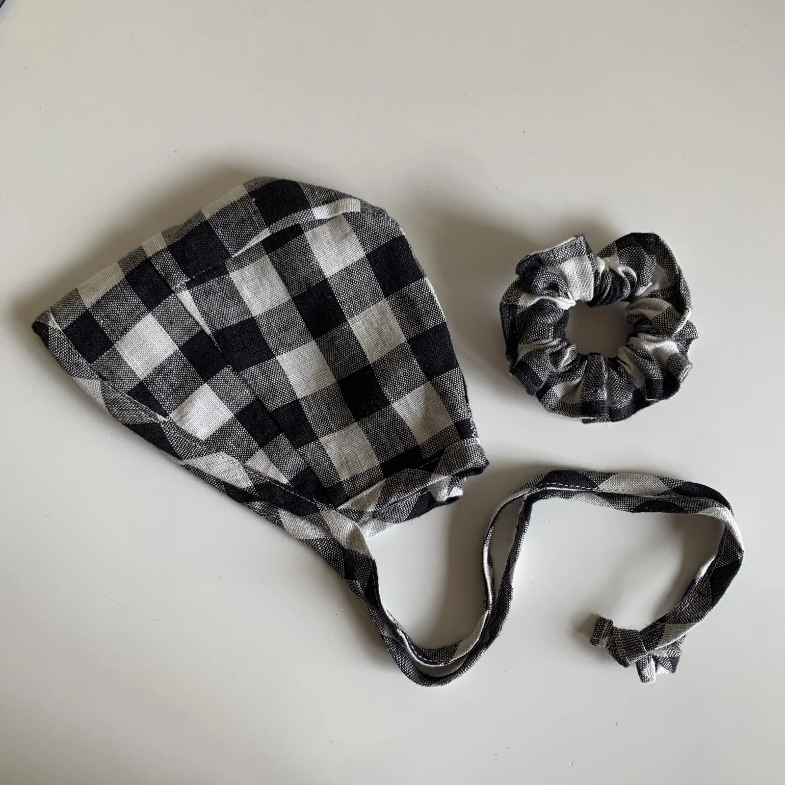 Wildbird Europe Linen Hoopoe Hooded Baby Hat 0-3m B&W Gingham Bonnet & Scrunchie