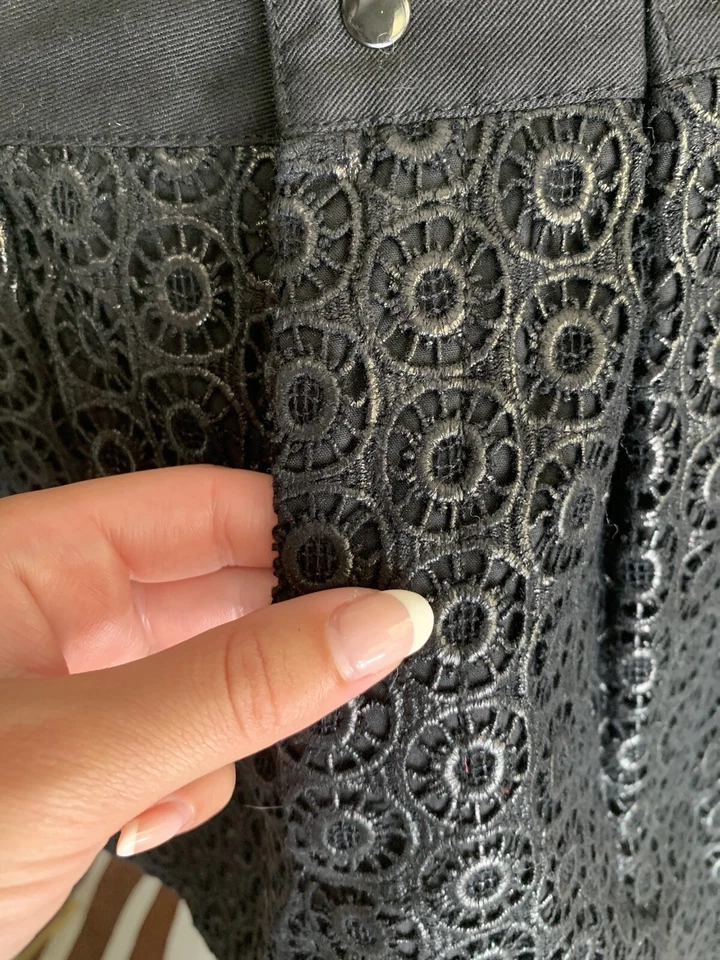 Pantalones Cortos Catherine Malandrino 0 Negros Cintura Alta Encaje Ojales Usados Metálicos Foto 3 de 4