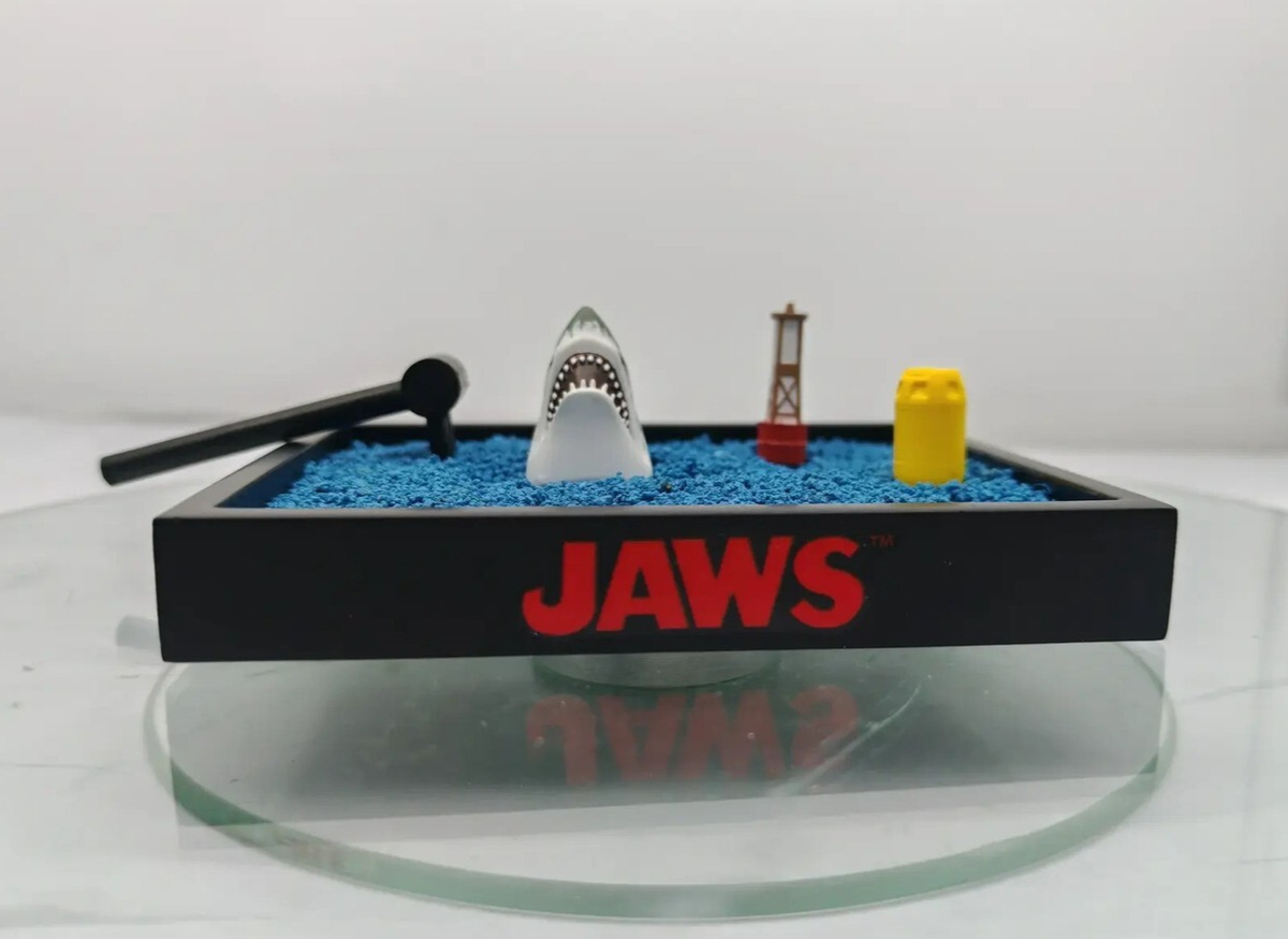【超希少・新品】ジョーズ 50周年記念 ZEN GARDEN SET s-l1200.png