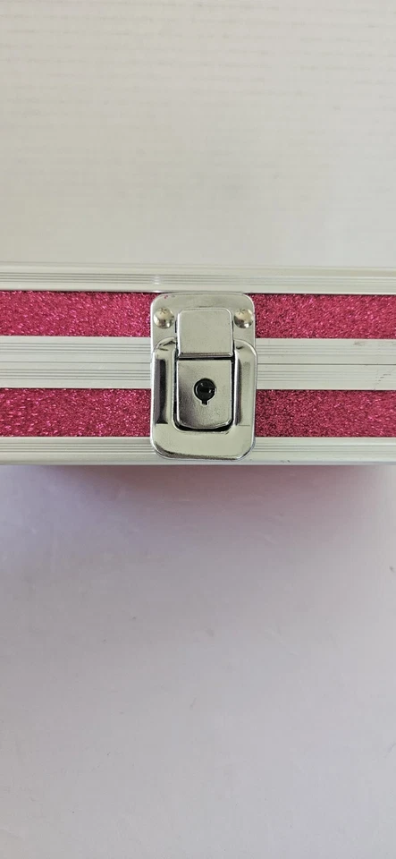 Caja de lápices con bloqueo Vaultz - Brillo rosa con corazón plateado brillante - Sin llave Foto 3 de 4