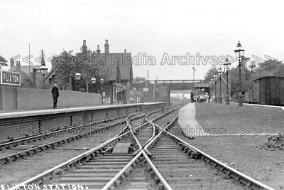 Dpp-81 Guard And Passengers, Flixton Railway Station, Manchester 1915. Foto