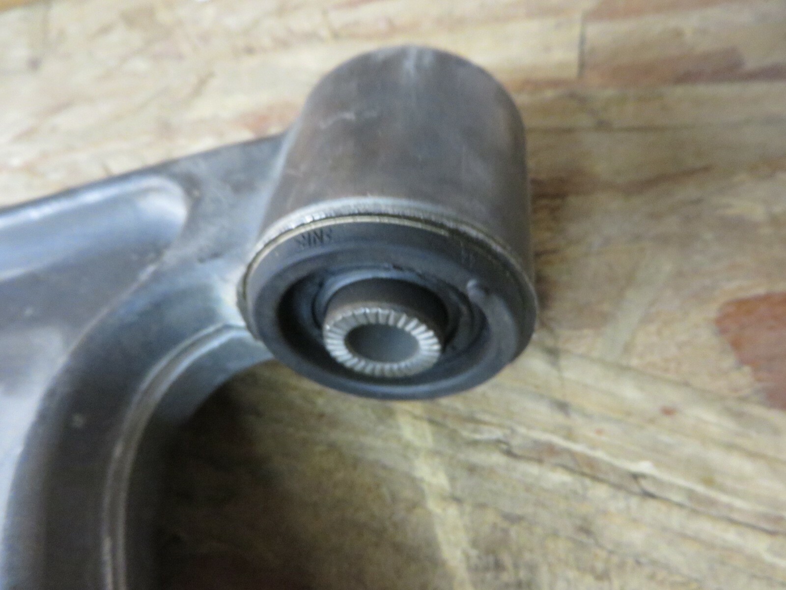 OEM # 20835936 # 23354433 GM GENUINE OEM new BALL JOINT + LOWER  