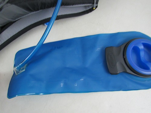 Camelbak Lobo Black Grey Hydration Pack 1.5 Litre Bladder & New Bite Valve - Picture 9 of 10