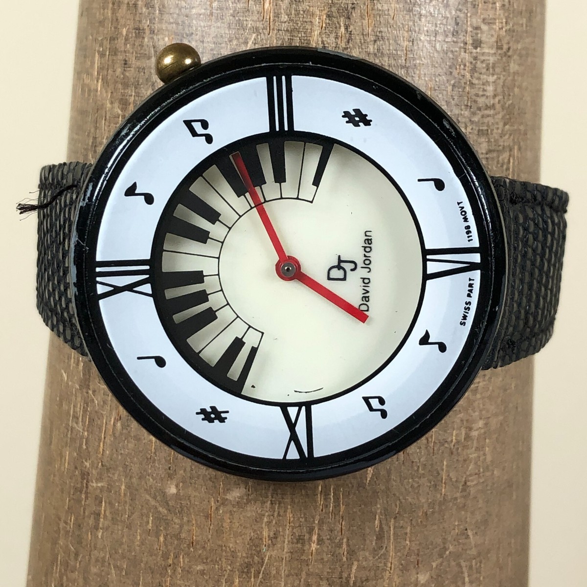 Naoki Jordan　時計 Naoki Jordan 時計 自社製ムーブメントが見えるスケルトン文字盤が魅力