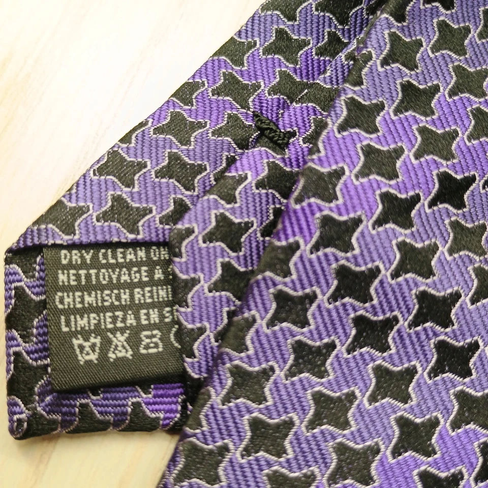 TIE RACK LONDON мужской 100% шелк n фиолетовый и черный геометрический дизайн W: 2» L: 58» - Изображение 3 из 4