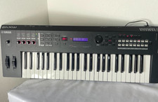 YAMAHA MX49 MUSIC SYNTHESIZER 49-Key 1000 Voices 128 Notes Maximum Polyphony