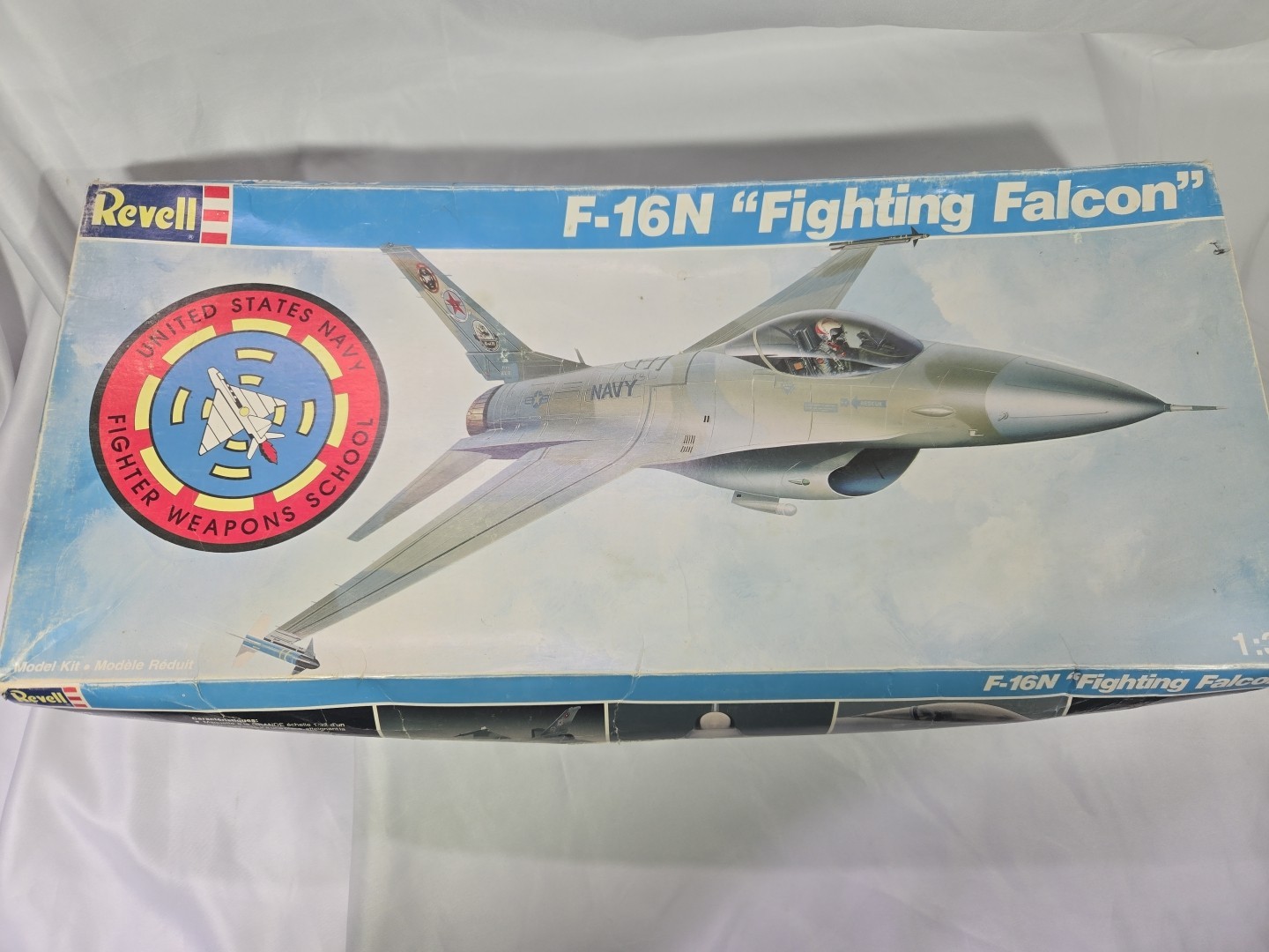 Revell 1:32 F-16N Fighting Falcon Unbuilt Kits