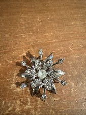 Vintage Clear Rhinestone Snowflake Brooch Pin Silver Tone Prong Set   
