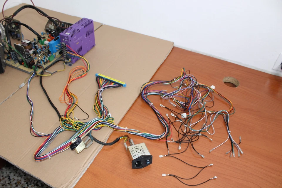 CRT 15KHz JAMMA - 10" - SAMSUNG - CABINATO / MINI CABINATO/ ARCADE ( NO GAME ) - Immagine 3 di 4