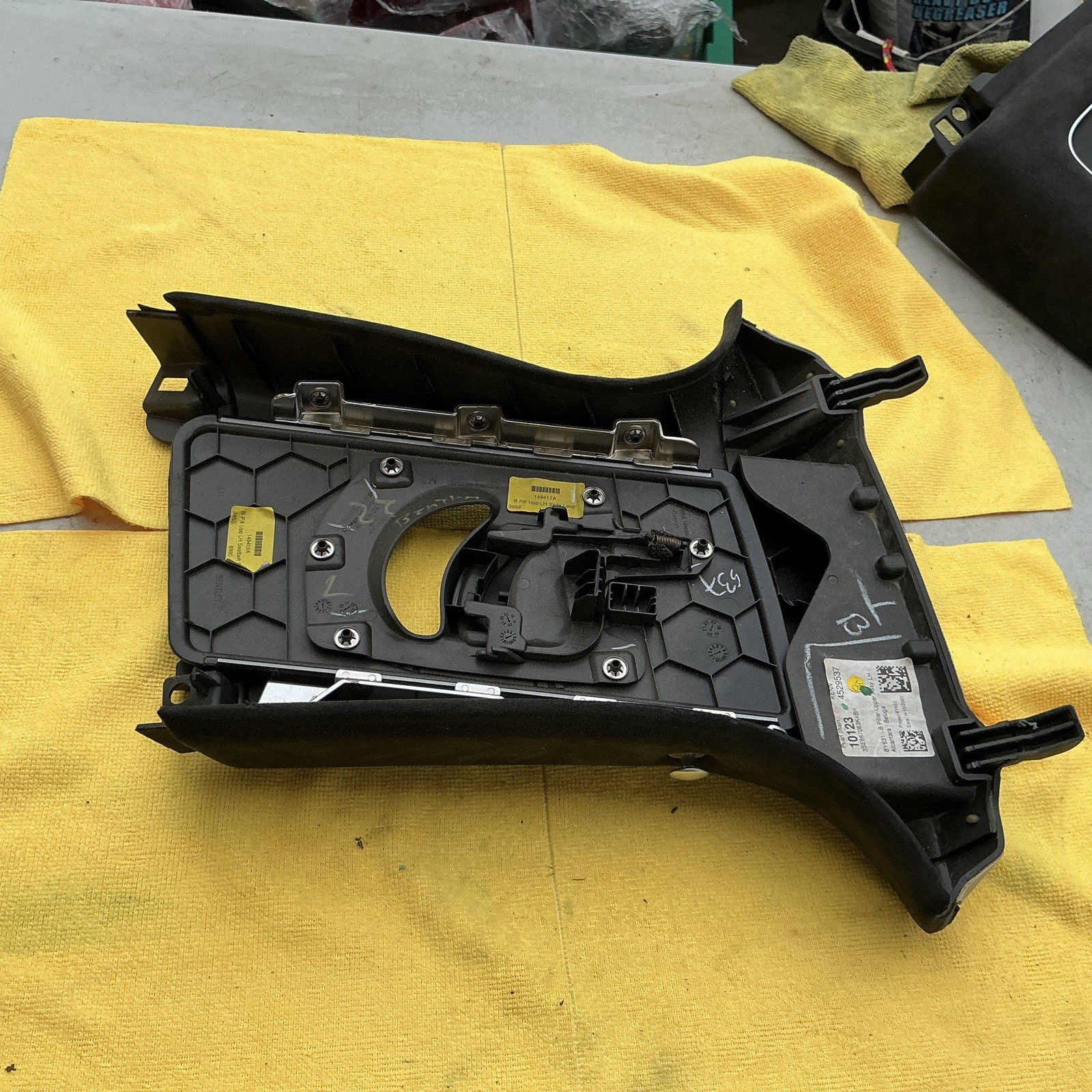 20-24 Bentley Flying Spur Driver Left B-Pillar Seatbelt Trim OEM 3SE867063K4BH