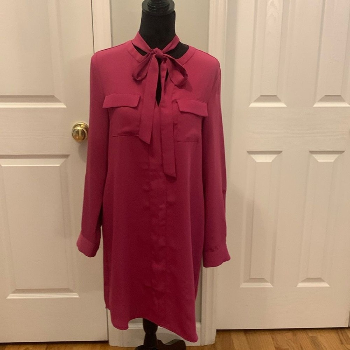 adrienne vittadini shirt dress Adrienne Vittadini Fuschia/ Magenta Tie Front V Neck Shirt Dress- Size 10