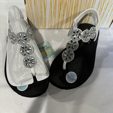Skechers Cali Meditation Sparkly Fleur White Women's Sandals-Sz 5.    NWB