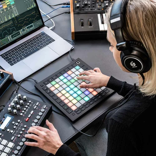 Novation LaunchPad Pro MK3 MIDI Pad Controller - Picture 8 of 8