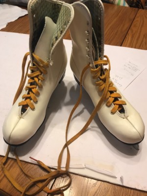 Vintage Ice Skates White Women s Ships N 24h Don t Know The Size See The Pic