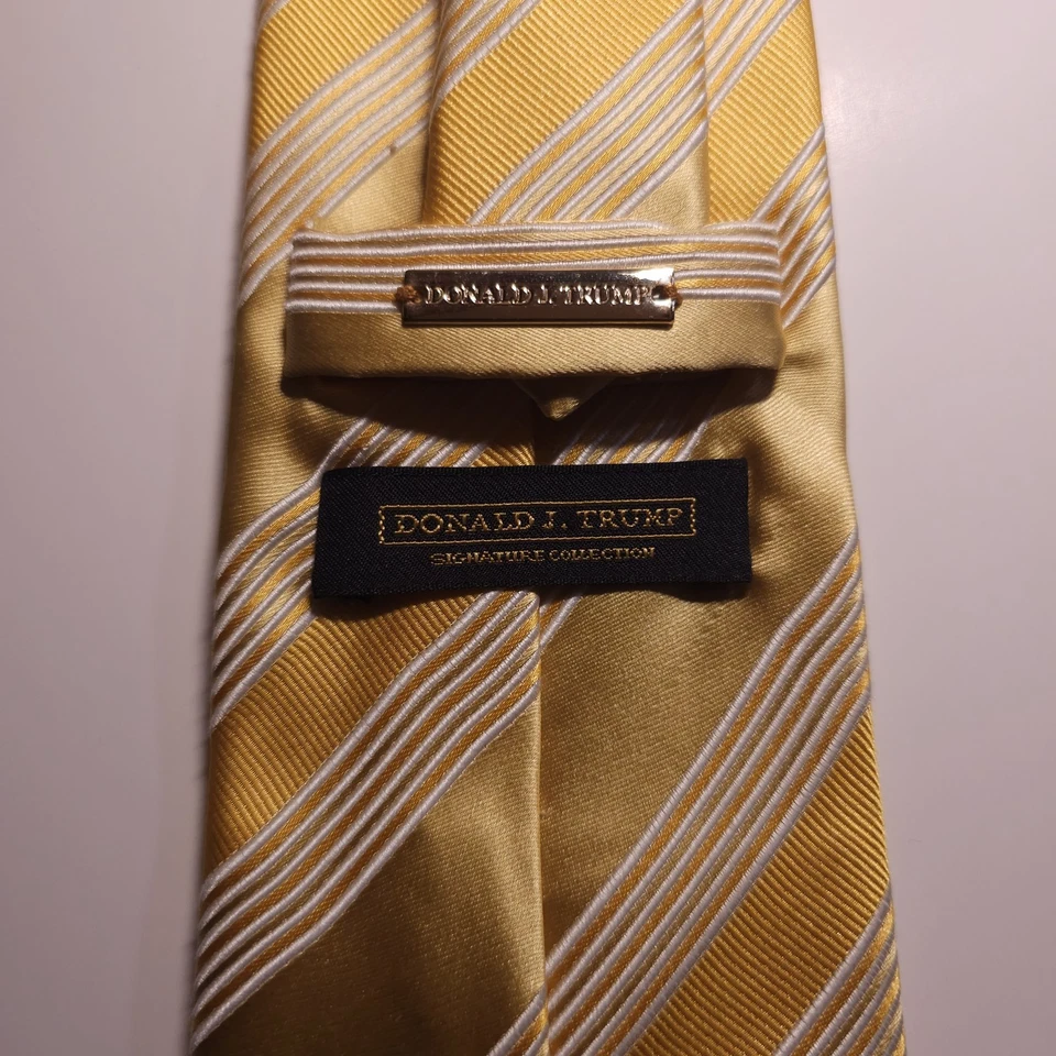 Corbata a Rayas de Seda Colección Signature Donald J Trump Oro Amarillo Formal Foto 3 de 4
