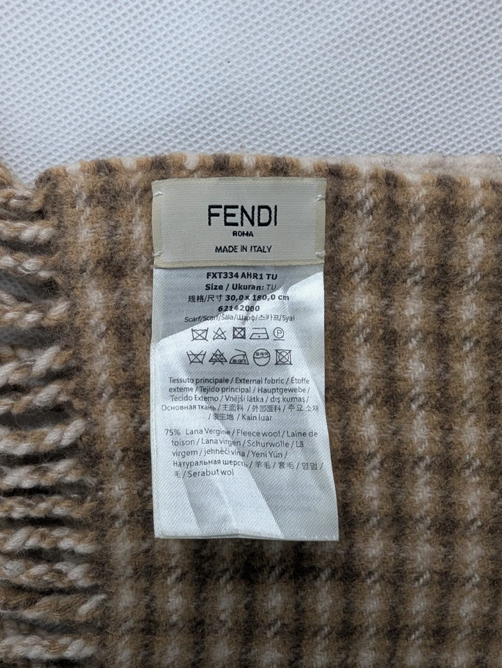 Authentic Fendi winter Check scarf brown 75% wool 25% cashmere Made in Italy. - Image 3 of 4