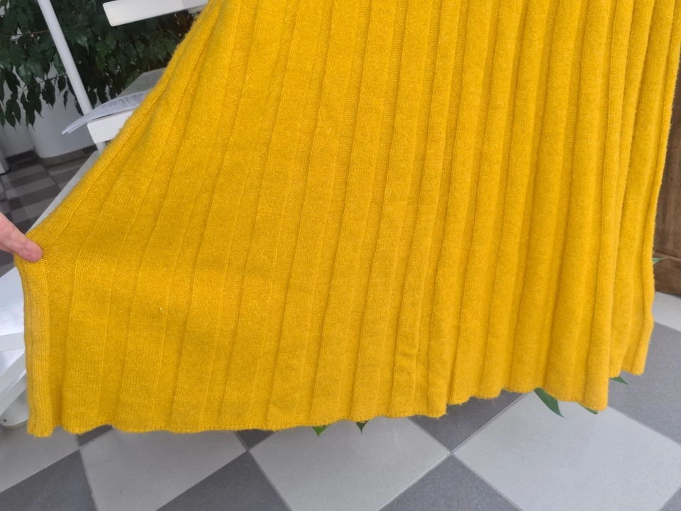 Maisgelbes Winterkleid Gr. XL - Bild 4 von 4