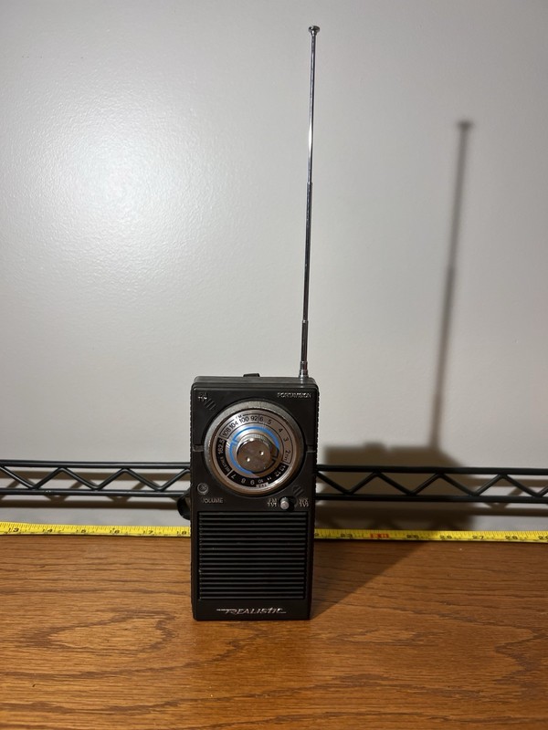 Vintage RadioShack Realistic Portavision FM/TV/Weather Model 12-612 TESTED READ