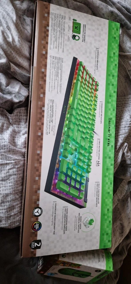 Razer Cobra + BlackWidow V4 x Green Switch Minecraft Edition Keyboard & Mouse - Image 4 of 4