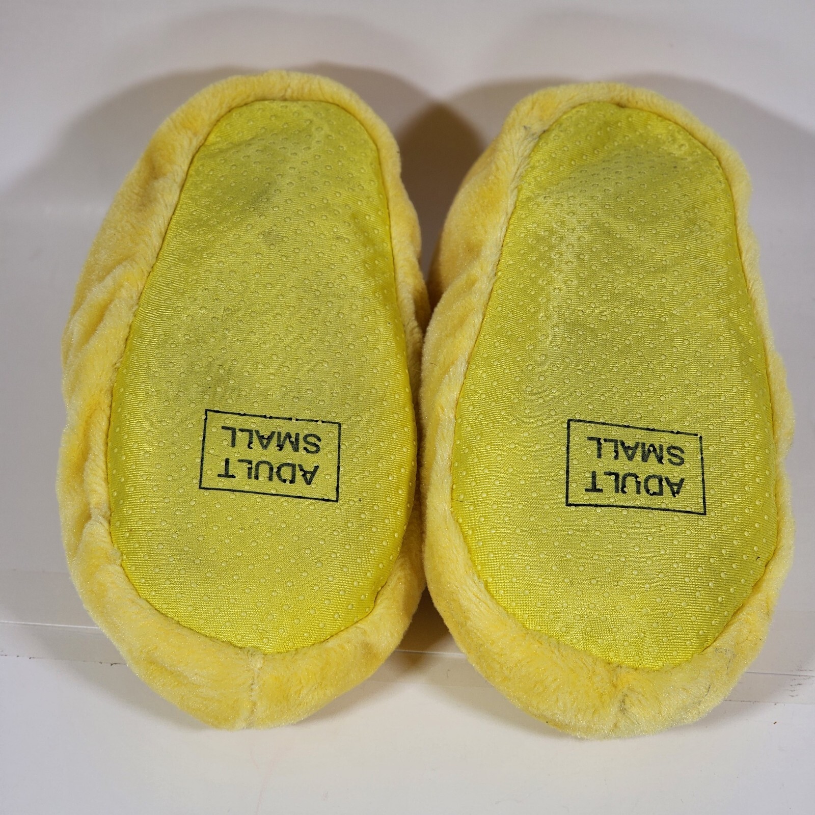 PANTOFOLA D’ORO Pantofole Parchi Disney Taglia Adulto PICCOLA Piedi di Topolino Peluche Giallo