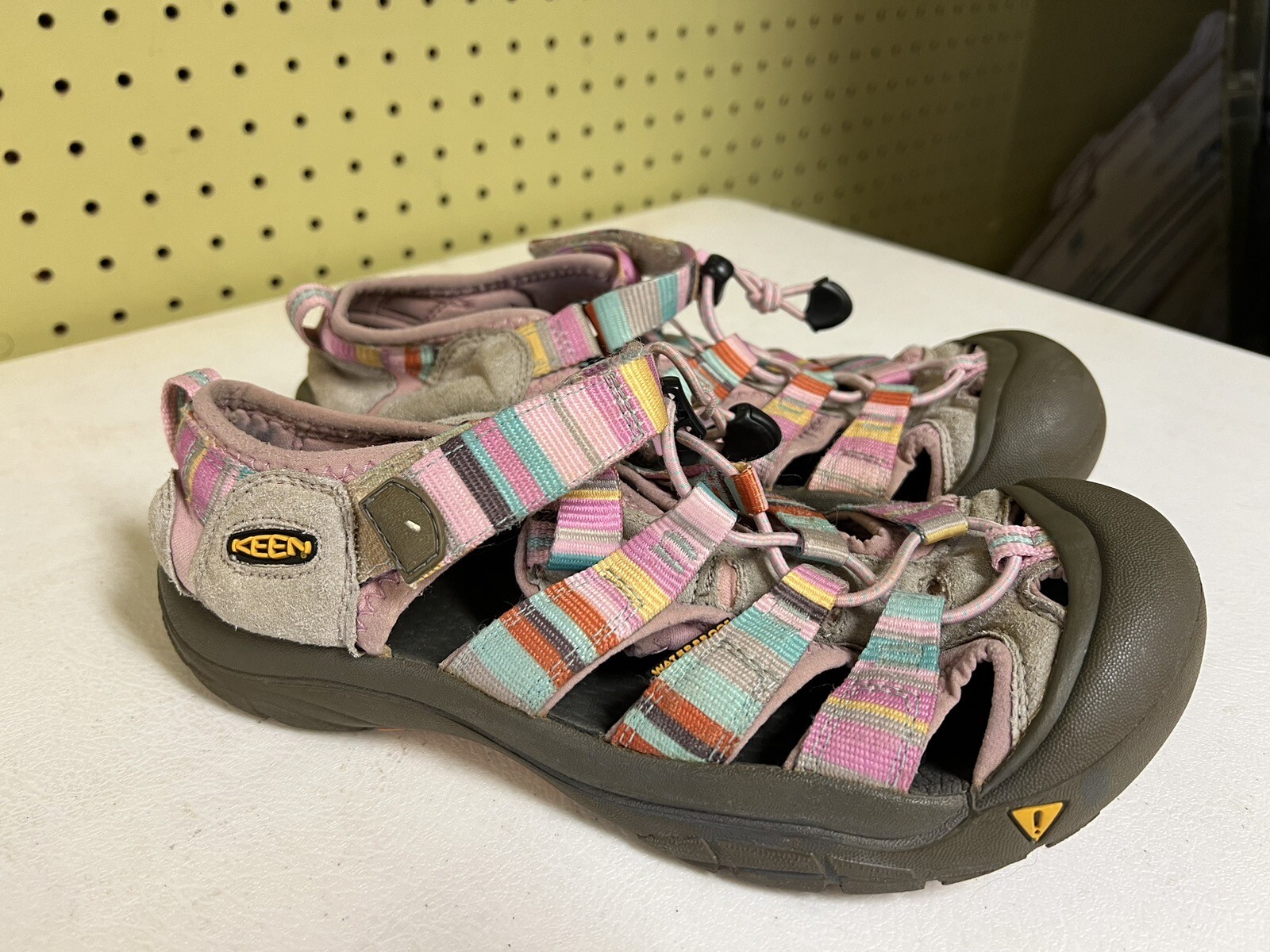 Sandali da donna rosa Newport Keen taglia 6 scarpe da trekking arcobaleno impermeabili