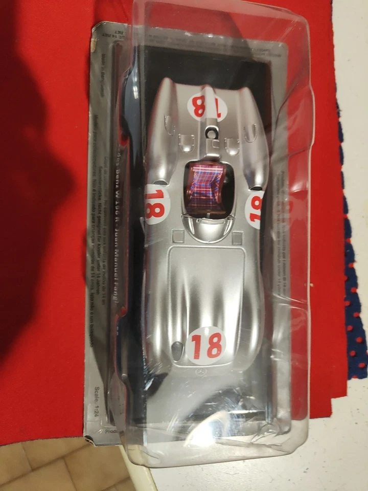 Collezione : Auto da corsa 1:24 MERCEDES BENZ W196R DI M.FANGIO 1955 con Fascic - Immagine 4 di 4