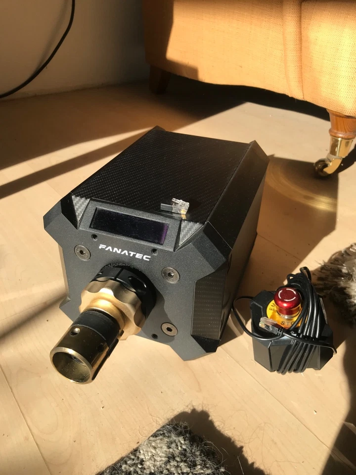 Fanatec DD2 Podium, BMW GT2 wheel, V3 Pedale, Shifter - Bild 2 von 4