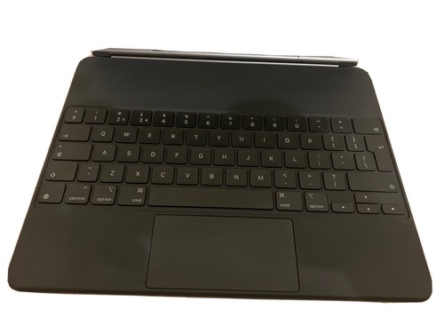 Apple Magic Keyboard 12.9” 4th Gen - British English - Picture 3 of 10