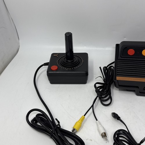 Atari Flashback 8 Classic Game Console W/ 2 Controllers & Power Cord Tested - Picture 3 of 8