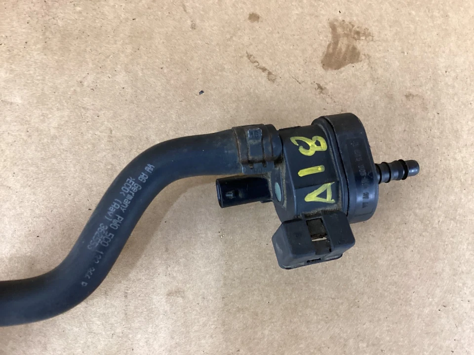Válvula de purga de bote de vapor Volkswagen Jetta 2010-2015 06H906517 OEM Foto 2 de 4