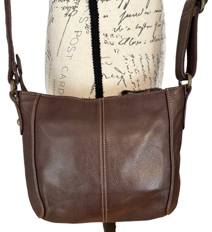 Bolso Bandolera Audrey Brooke Cuero Marrón con Cremallera Superior Correa Ajustable Foto 4 de 4