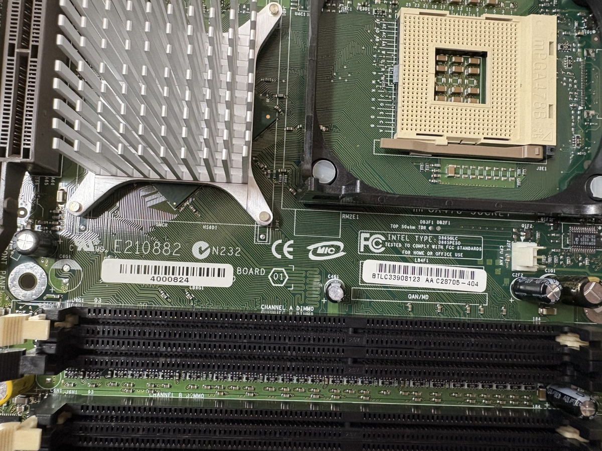 Carte Mère INTEL D865GVHZ C72419-108 – Socket 478 – Occasion Fonctionnelle
