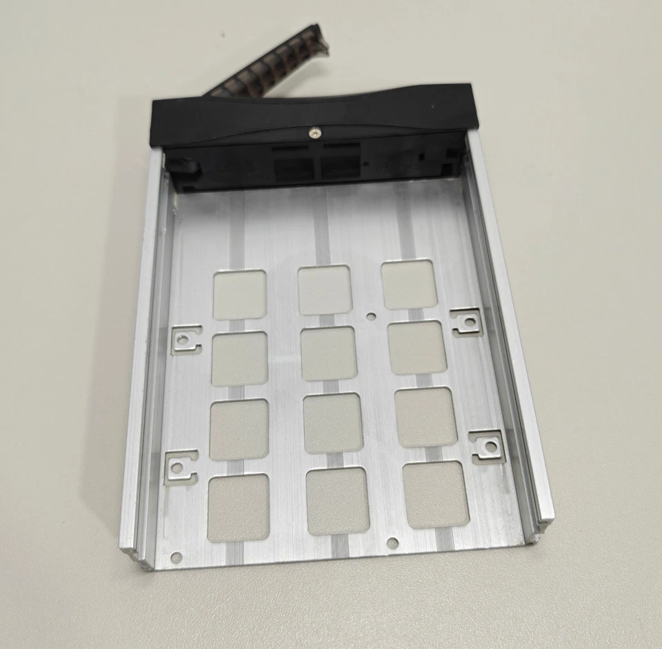 iStar or StarTech SATSASTRAYBK Extra 2.5in 3.5in Hot Swap Hard Drive Tray SOLID - Image 2 of 4