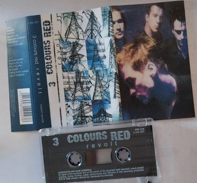 3 FARBEN ROT Revolt.    Audiokassetten. SELTEN. UK Indie