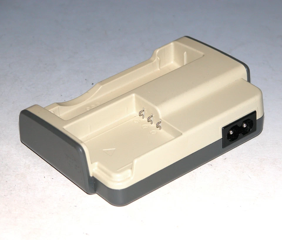 Soporte de carga de batería Pentax D-BC25 para Optio S5i Foto 2 de 3