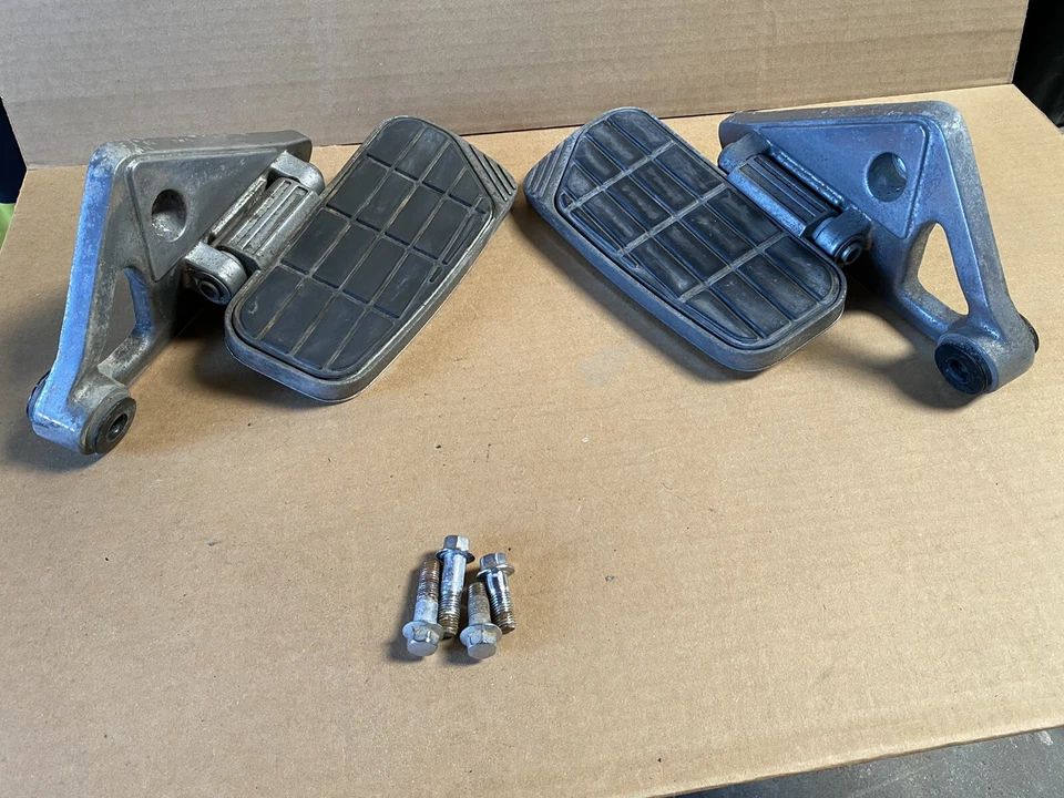 Juego de estribos traseros izquierda derecha 93 Kawasaki ZG1200 Voyager XII OEM -82 Foto 4 de 4