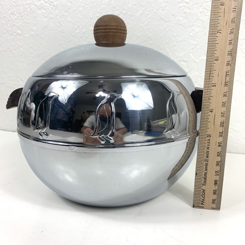 West Bend Penguin Hot & Cold Server Chrome Finish Wooden Handles 64 Fluid Ounces - Picture 12 of 12