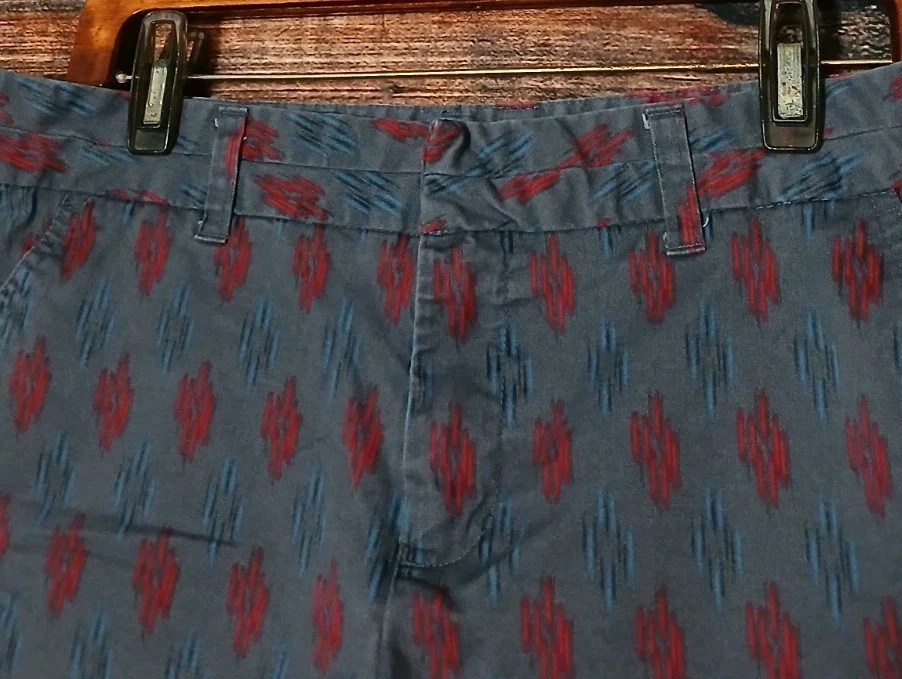 Pantalones Cortos GAP Talla 8 El 3" Corto Gris Estampado Azteca Bolsillo Corte Algodón Foto 4 de 4