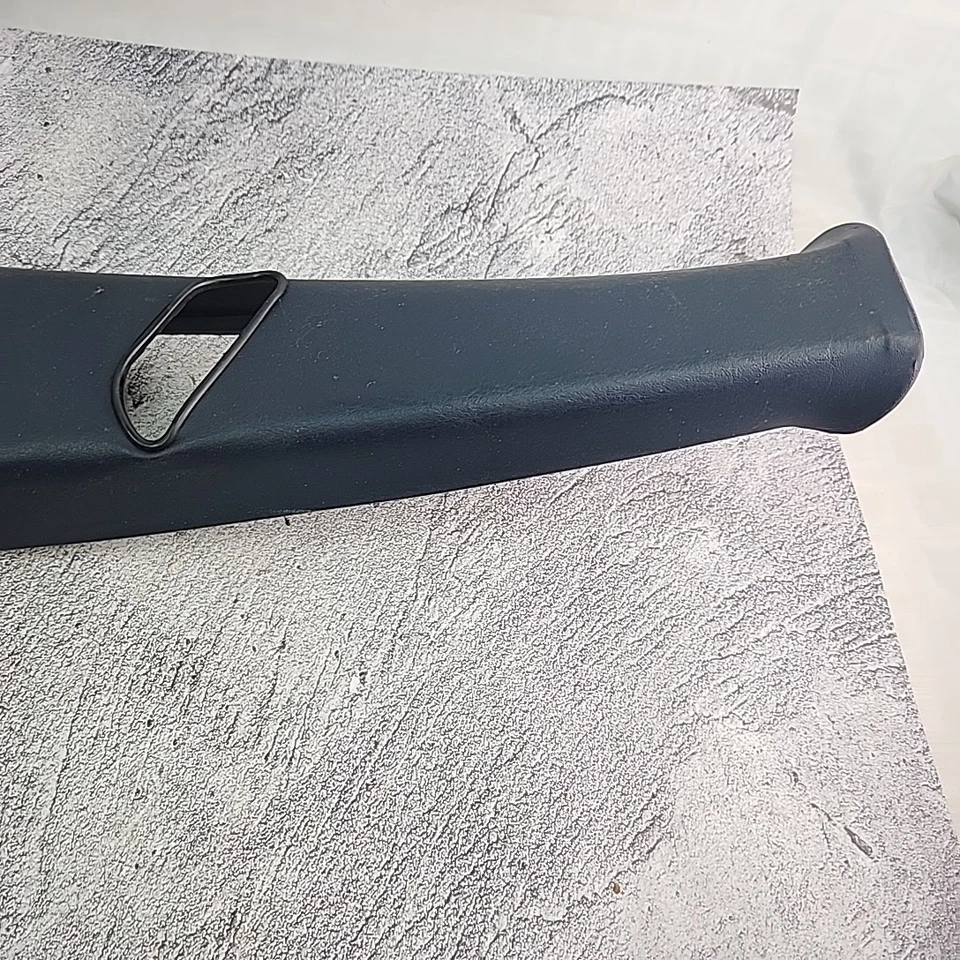 Borde pilar derecho pasajero Mercedes-Benz W123 azul marino 240D 300D 280E 200D Foto 2 de 4