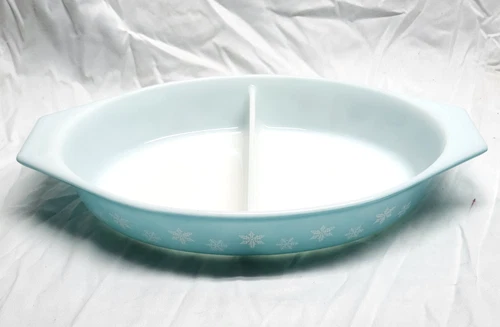 VINTAGE Turquoise PYREX Snow-Flake Divided Dish Cass. 1 1/2 QT #34- No Lid 7
