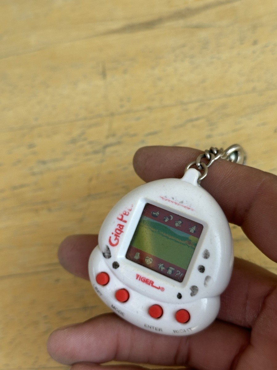1997 101 Dalmations Giga Pets by Tiger Virtual Pet Tamagotchi