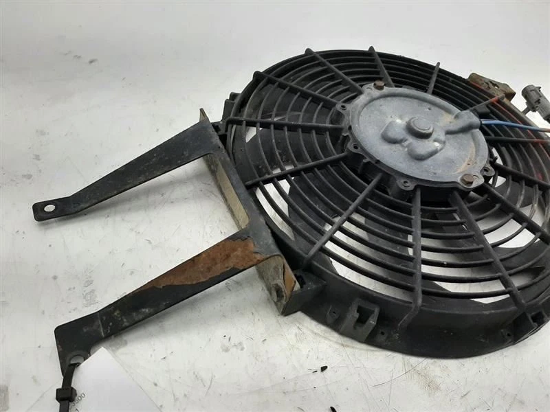 Conjunto de ventilador de motor de ventilador de radiador 92-99 CHEVROLET SUBURBAN 1500 15717423  Foto 4 de 4